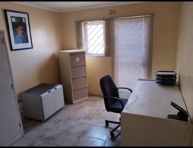 4 BEDROOM HOUSE FOR SALE IN ROCKLANDS